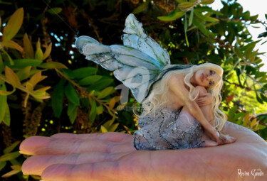 Escultura intitulada "The garden Fairy" por Rosina Gaudio, Obras de arte originais