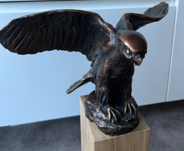 Skulptur mit dem Titel "L’envol du Faucon" von Ross Sculpture, Original-Kunstwerk, Bronze