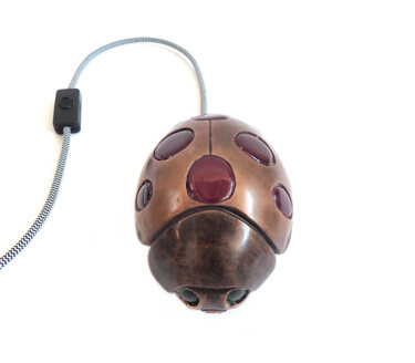 Escultura intitulada "Ladybug Lamp" por Rossella Scapini, Obras de arte originais, Bronze Montado em Metal