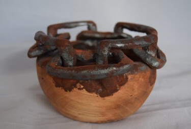 Escultura titulada "Bowl and Chain" por Ruben Verschueren, Obra de arte original, Madera