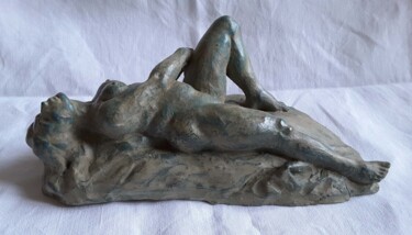 Sculpture titled "NUDO DISTESO" by Ruggero Zamponi, Original Artwork, Terra cotta