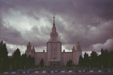 Fotografie mit dem Titel "Lomonosov MSU" von Ruslan Aboev, Original-Kunstwerk, Analog Fotografie