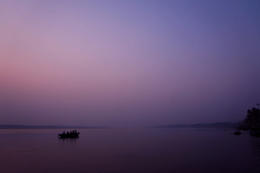 Fotografie getiteld "River Ganges, early…" door Ruud Kimmelaar, Origineel Kunstwerk, Digitale fotografie