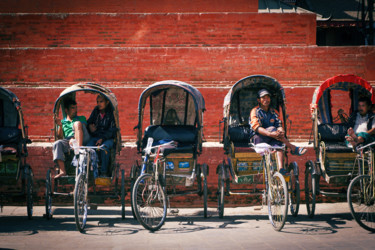 Fotografie mit dem Titel "Rickshaw drivers wa…" von Ruud Kimmelaar, Original-Kunstwerk, Digitale Fotografie