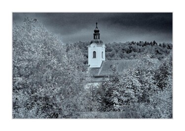 Фотография под названием "Between trees and c…" - Ryszard Stelmachowicz, Подлинное произведение искусства, Цифровая фотограф…