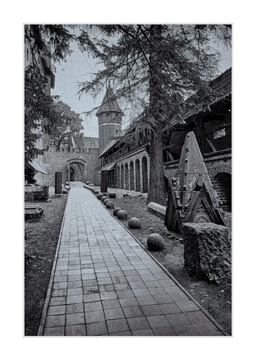 Photographie intitulée "Castle alley" par Ryszard Stelmachowicz, Œuvre d'art originale, Photographie numérique