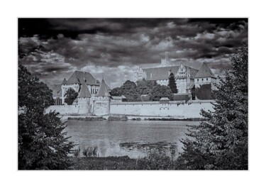 Fotografia intitulada "Malbork Castle from…" por Ryszard Stelmachowicz, Obras de arte originais, Fotografia digital