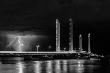 Photographie intitulée "Orage bordelais 2" par Stéphane Machefer, Œuvre d'art originale