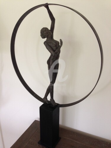 Sculpture titled "Encerclée Bronze 5/8" by Sabrina Tostain (S.Tostain), Original Artwork