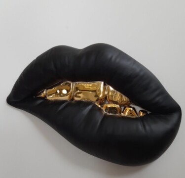 Sculpture intitulée "Mmmh...Black and Go…" par Sagrasse, Œuvre d'art originale, Résine Monté sur Autre panneau rigide