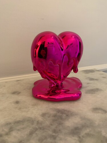 Скульптура под названием "Take my Heart small" - Sagrasse, Подлинное произведение искусства, Смола