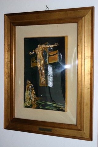 Scultura intitolato "CRUCIFIXION (Corpus…" da Salvador Dali, Opera d'arte originale, Colaggio