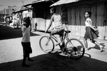 Fotografía titulada "Giocando con la bici" por Salvatore Avallone, Obra de arte original