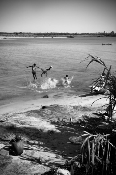 Photographie intitulée "Une plongée d'amitié" par Salvatore Avallone, Œuvre d'art originale