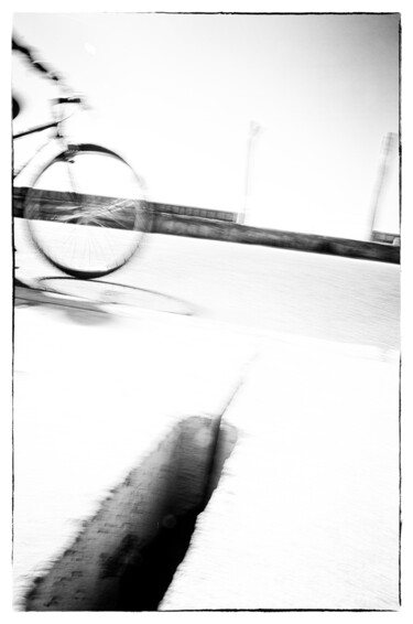 Фотография под названием "Ruota di bicicletta" - Salvatore Avallone, Подлинное произведение искусства, Цифровая фотография