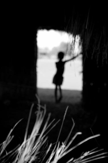 Fotografía titulada "Bambina alla porta" por Salvatore Avallone, Obra de arte original, Fotografía digital