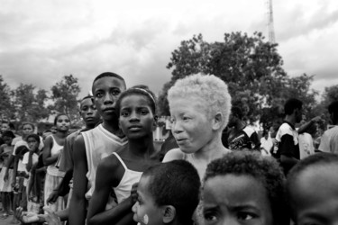 Fotografia intitulada "Bambina albina" por Salvatore Avallone, Obras de arte originais