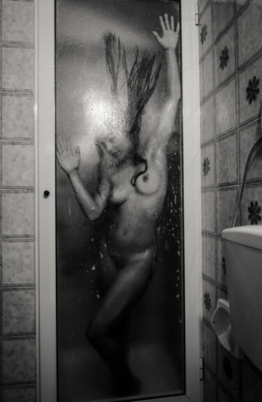 Fotografia intitolato "in the shower" da Salvo Veneziano, Opera d'arte originale, Fotografia digitale