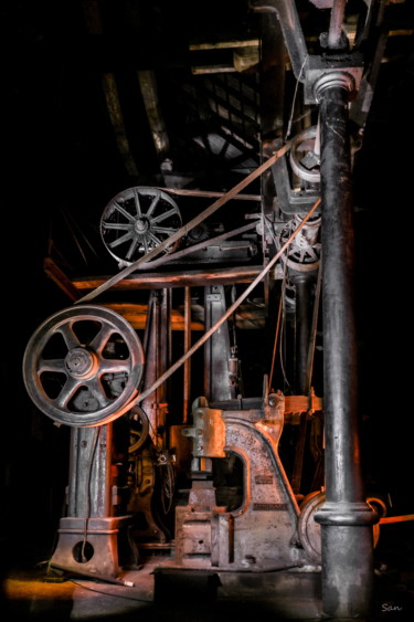 Photographie intitulée "Mécanique des Forges" par San Art, Œuvre d'art originale, Light Painting Monté sur Châssis en bois