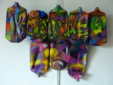 Sculpture titled "Tag sur bombe" by Saname, Original Artwork, Spray paint Mounted on Metal