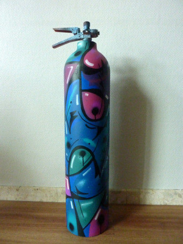 Скульптура под названием "Extincteur Fish" - Saname, Подлинное произведение искусства, Рисунок распылителем краски