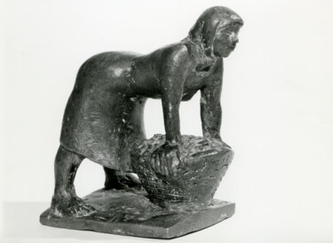 Sculpture titled "Femme avec un panie…" by Sándor Móga, Original Artwork, Casting