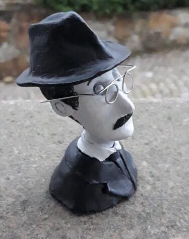 Sculpture intitulée "Fernando Pessoa" par Sandra Sousa, Œuvre d'art originale, Terre cuite