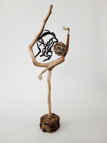 Skulptur mit dem Titel "ZOË" von Sandra Veillette, Original-Kunstwerk, Holz