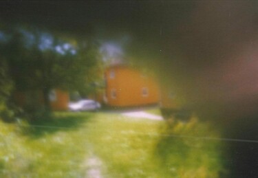 「Efferen (pinhole)」というタイトルの写真撮影 Sandra Willendorfによって, オリジナルのアートワーク, 操作されていない写真