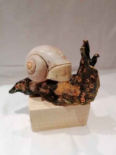 Escultura titulada "Escargot n°6" por Sandrine De Zorzi, Obra de arte original, Arcilla