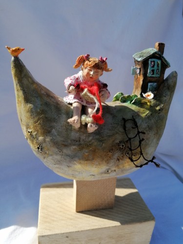 Sculpture titled "La tricoteuse" by Sandrine De Zorzi, Original Artwork, Clay