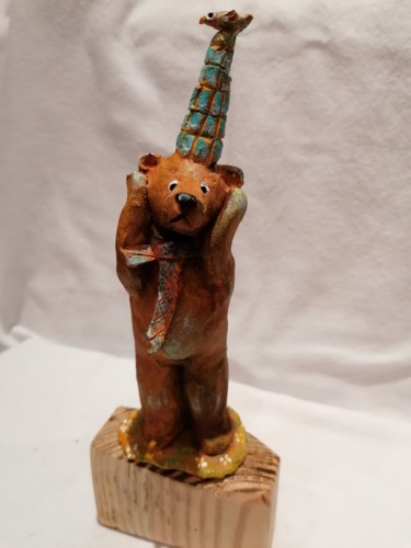 Skulptur mit dem Titel "Ours au chapeau de…" von Sandrine De Zorzi, Original-Kunstwerk, Ton