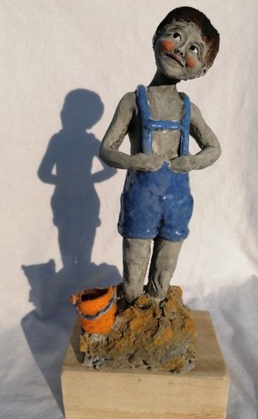 Sculpture intitulée "Le garçon dans le s…" par Sandrine De Zorzi, Œuvre d'art originale, Argile