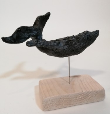 Sculpture titled "La danse des balein…" by Sandrine De Zorzi, Original Artwork, Clay