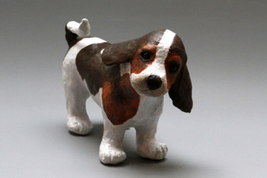 Skulptur mit dem Titel "Beagle puppy" von Sandrine Leroux Sculptures, Original-Kunstwerk, Papier maché