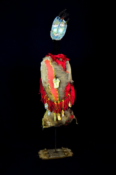 Sculpture titled "Tête perchée face 1" by Sandrine Vachon Thiebaut, Original Artwork, Fabric