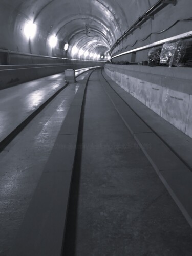 Fotografie mit dem Titel "Tunnel" von Sandro Coluccia, Original-Kunstwerk, Digitale Fotografie