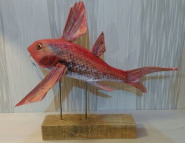 Скульптура под названием "Salmonete.Goat fish." - Santiago Bataneiro, Подлинное произведение искусства, Дерево