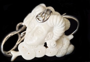 Design titled "Ivory Cameo Brooch" by Sapir Gelman, Original Artwork, Jewelry