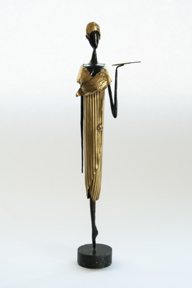 Skulptur mit dem Titel "Woman with sigar" von Sapir Gelman, Original-Kunstwerk, Metalle