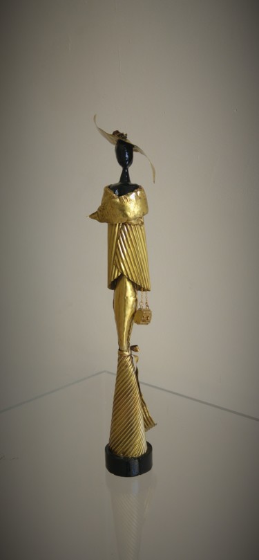 Sculpture titled "Women with bag" by Sapir Gelman, Original Artwork, Metals