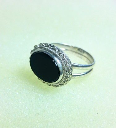 Design mit dem Titel "Onyx Ring" von Sapir Gelman, Original-Kunstwerk, Objekte