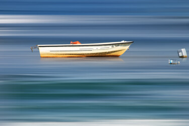 Photographie intitulée "Barque seule" par Sara Fraysse, Œuvre d'art originale, Photographie numérique