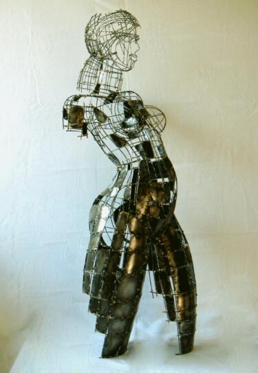Sculpture titled "femme-acier" by Sarah François, Original Artwork, Metals