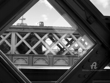 Fotografía titulada "Tower Bridge 4" por Sarah Leseigneur, Obra de arte original, Fotografía digital