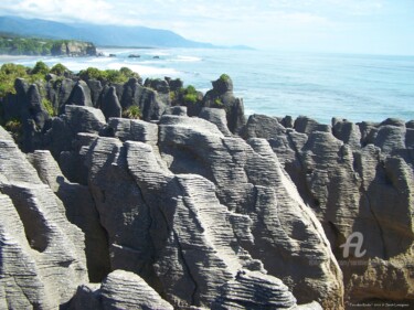 Photographie intitulée "Pancakes Rocks" par Sarah Leseigneur, Œuvre d'art originale, Photographie numérique