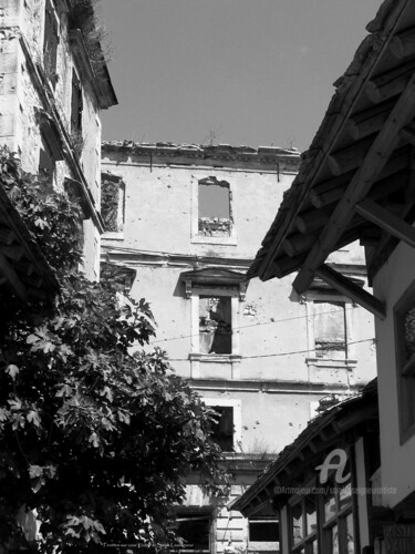 Photographie intitulée "Fenêtre sur cour" par Sarah Leseigneur, Œuvre d'art originale, Photographie numérique