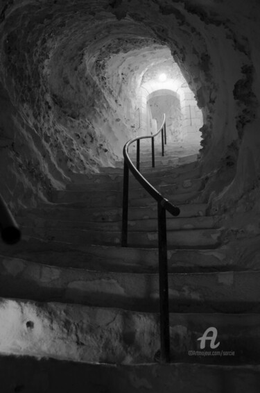 Photographie intitulée "Escalier tour La Ro…" par Sarcie, Œuvre d'art originale, Photographie numérique Monté sur Autre pann…