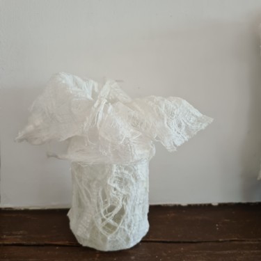 Skulptur mit dem Titel "Vase d un reve" von Françoise Pinton Platen, Original-Kunstwerk, Papier