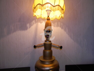 Artisanat intitulée "LAMPE A POSER PINOC…" par Satrianocreations, Œuvre d'art originale